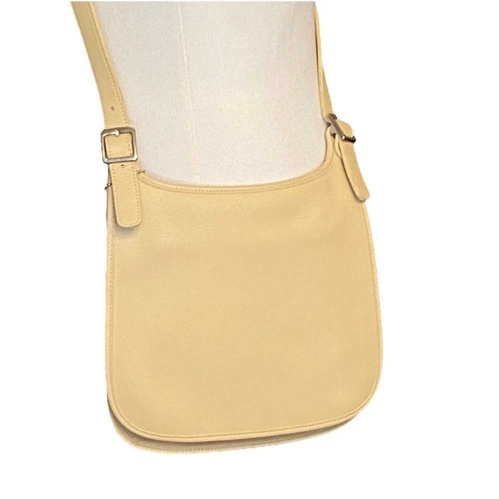 Vintage COACH 9135 Saddle Flap Crossbody bag 100 % Leather Brand New W/o Tags